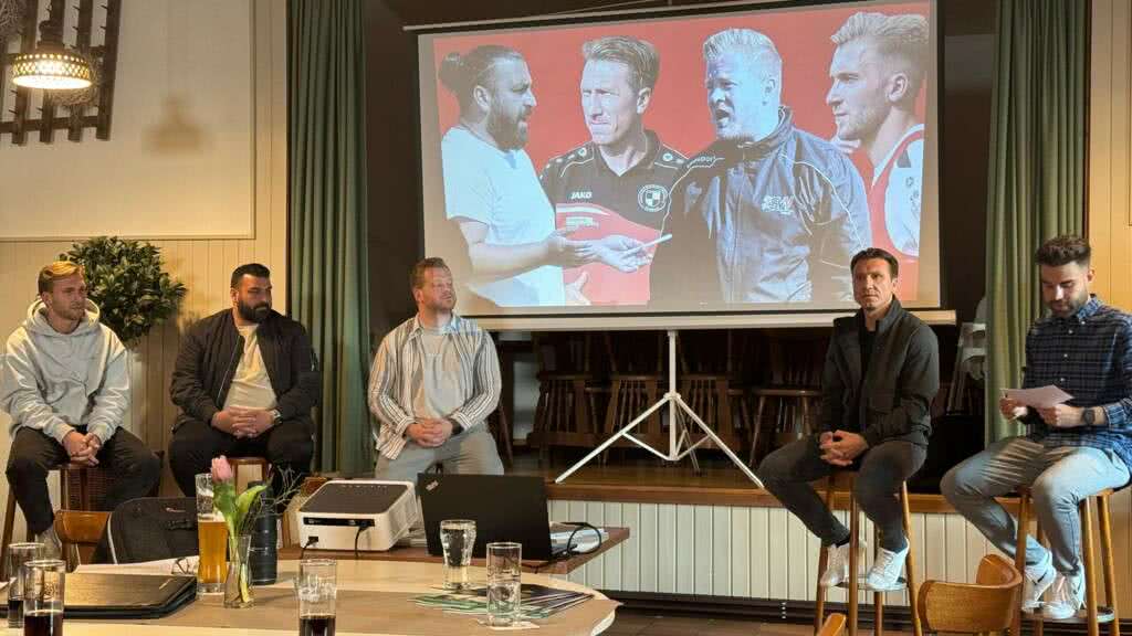 "Verständnis geschaffen": Trainer zu Gast bei den Schiedsrichtern