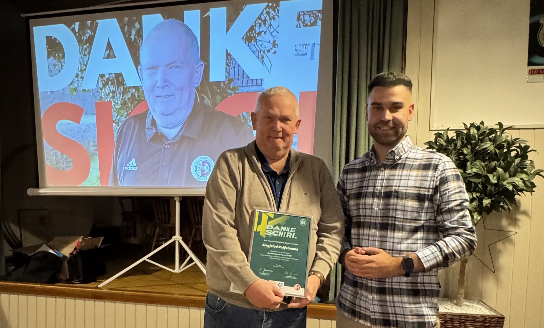 Die erste Überraschung des Abends: Siegfried Reffelmann erhielt die