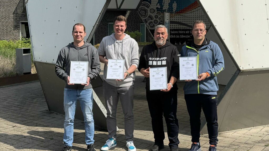 Vier Staffelleiter aus dem Kreis Soest erhalten DFB-Zertifikat
